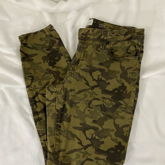 Style & Co Camo Low Rise Jeggings - Picture 6 of 6